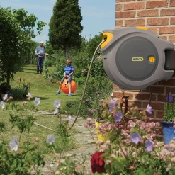Hozelock automatische haspel 40m Auto Reel wandslangbox in tuin
