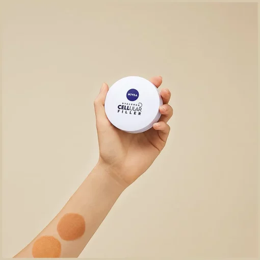 NIVEA Hyaluron Cellular Filler 3in1 Care Cushion - Medium in hand