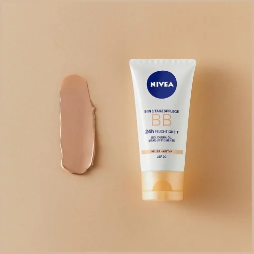 Nivea Essentials 5in1 BB Crème Light SPF15 BB Cream kleurtje