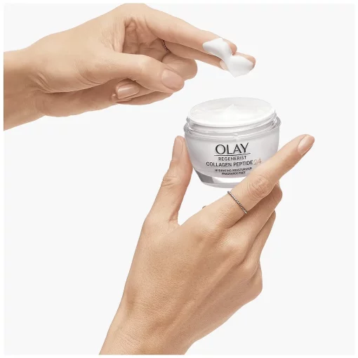 Olay Regenerist Collagen Peptide24 Dagcrème Zonder Parfum - 50ml in gebruik