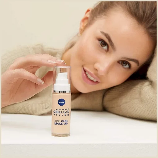 Nivea Hyaluron Cellular Filler 3in1 01 Licht 30ml model met flacon