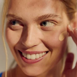 NIVEA SUN UV Face Ultra Light SPF50 Medium Tinted Wintersport Ski Zonnebrandcrème 40ml