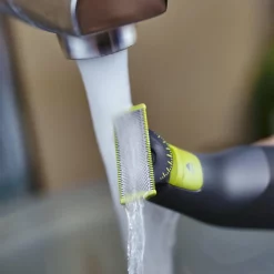 Philips OneBlade Pro 360 Face en Body Trimmer QP6542/15 18 Philips OneBlade Pro 360 Face en Body Trimmer QP6542/15