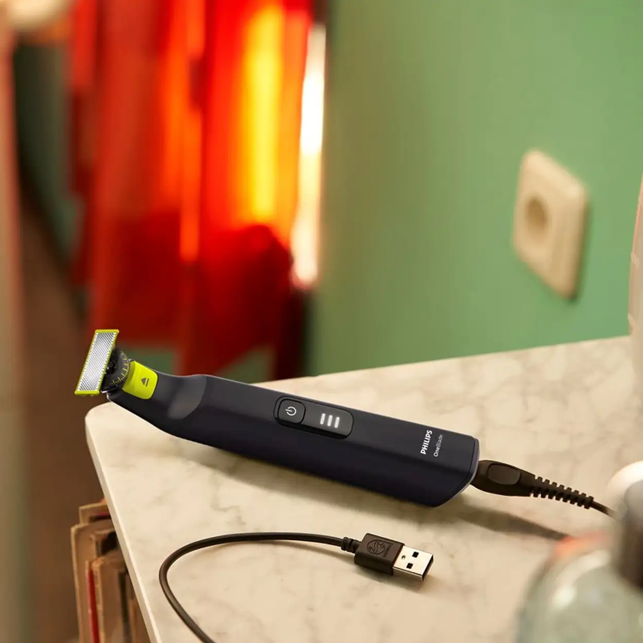 Philips OneBlade Pro 360 Face en Body Trimmer QP6542/15 8 Philips OneBlade Pro 360 Face en Body Trimmer QP6542/15